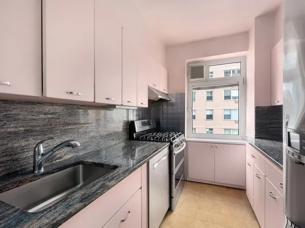 45 Sutton Place image 3 of 11