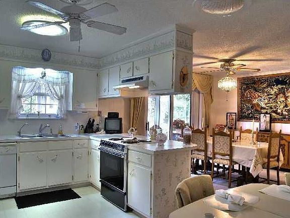 4th image of 7620 Long Meadow Ln