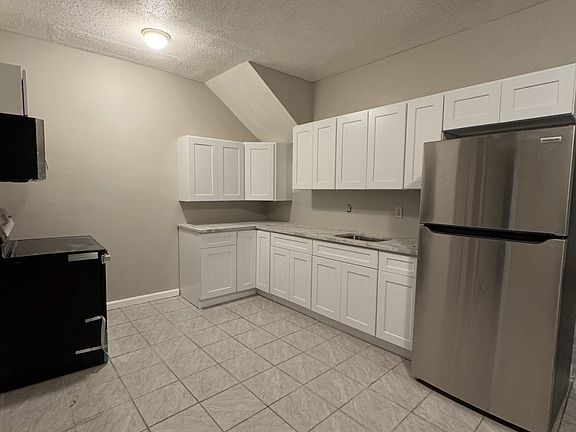 5th image of 314 Norwich Ave
