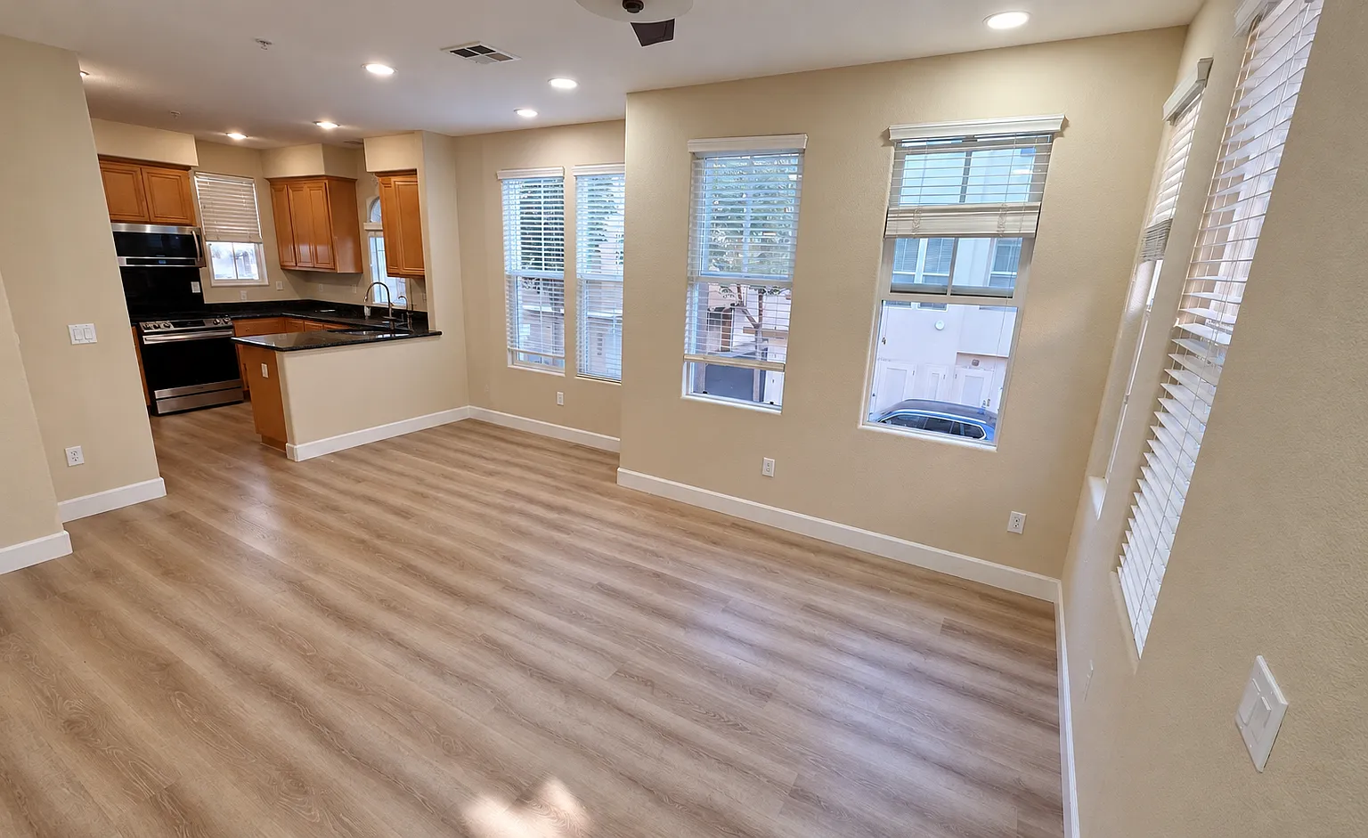 3 bed, 1280 sqft, $4,000 — Photo 1