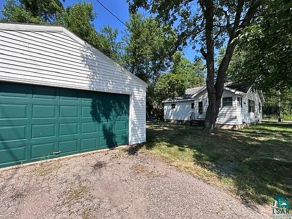 5th image of 2835 8th Ave E