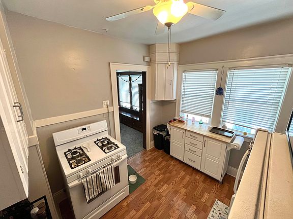 4th image of 1633 Rosewood Ave
