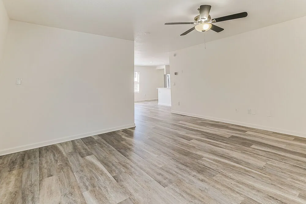 3 bed, 2.5 bath, 2286 sqft, $2,285 — Photo 4