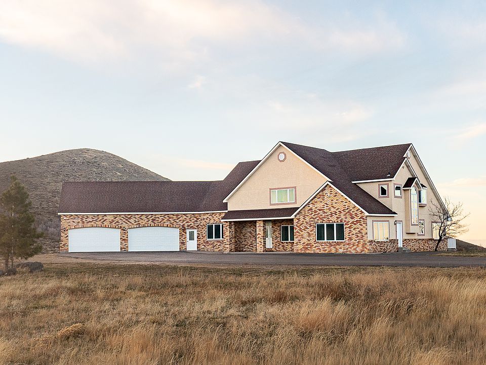 8132 Prospector Hollow, one of Pocatello's premier rental properties.