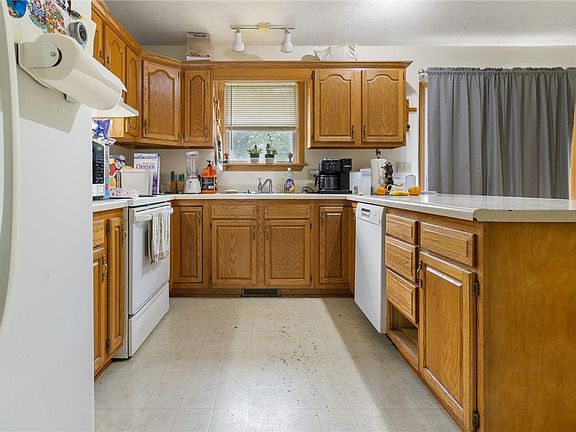 5th image of 9577 Sims Rd