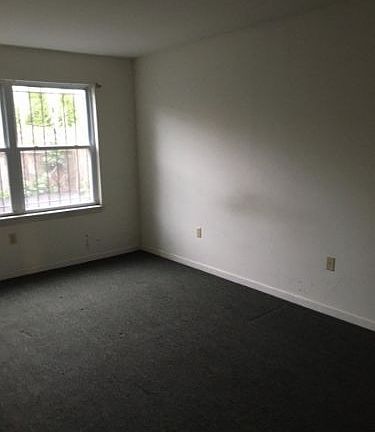4th image of 15-17 Milford Ave