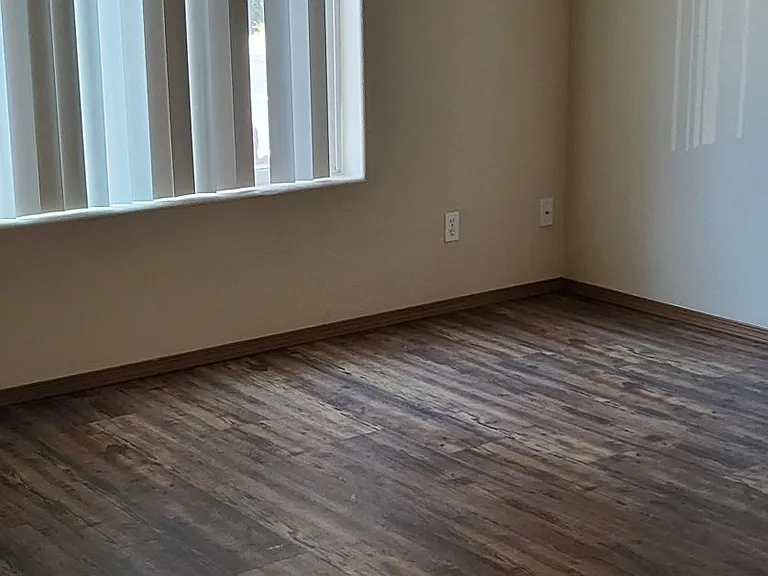 375 Dean Ave — Photo 7