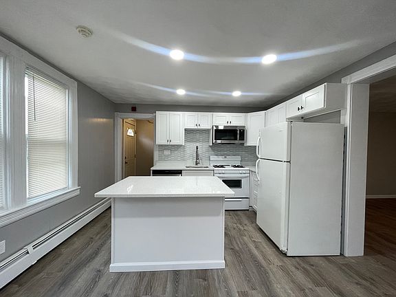 2nd image of 393 Weeden St #1A