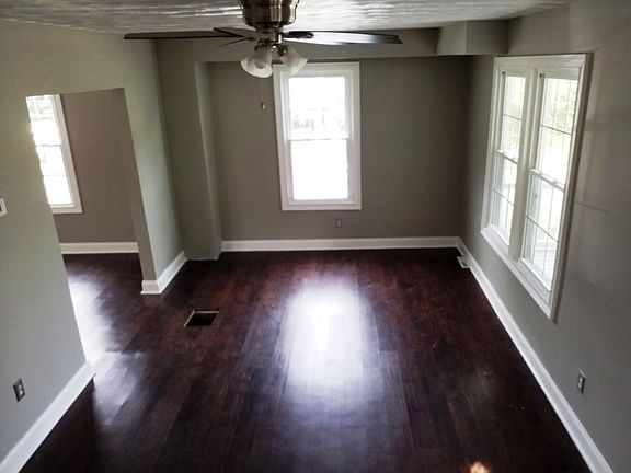 3rd image of 1601 Clinton Ave SE