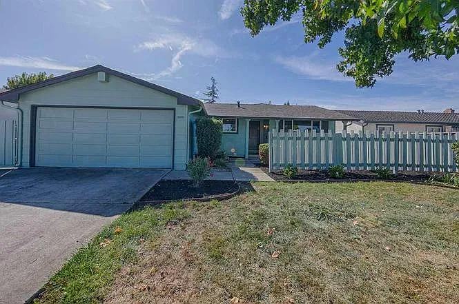35005 Begonia St photo 1