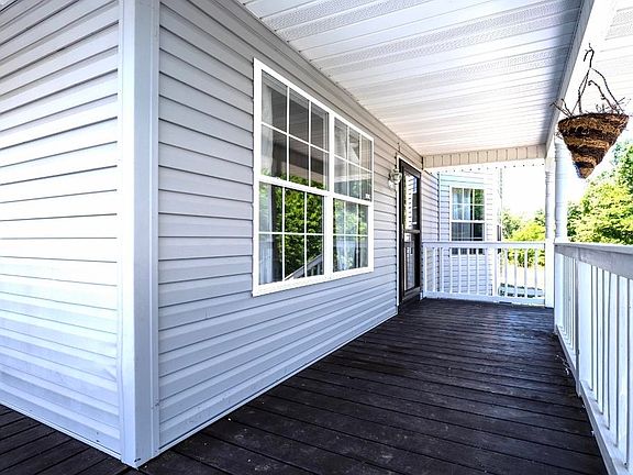 5th image of 89 Washington Ln