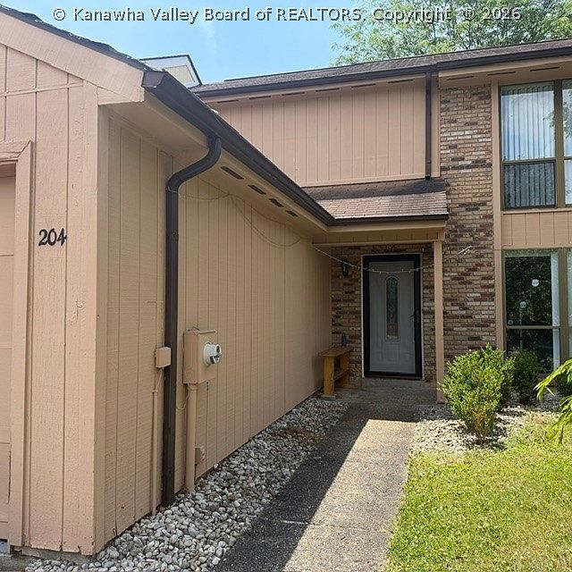 1st image of 204 Willowcrest Dr