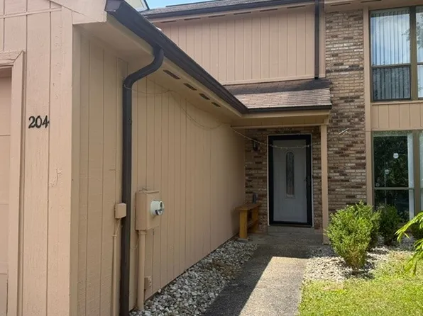 204 Willowcrest Dr, Charleston, WV 25311