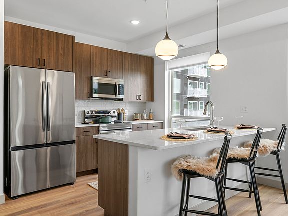 2nd image of 9920 Wayzata Blvd #518
