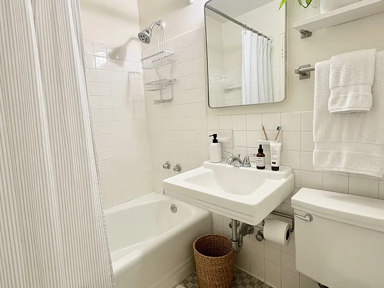 399 E 72nd St #12C — Photo 6