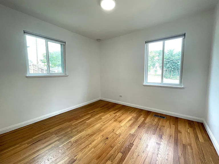 4895 Beach Ct — Photo 24