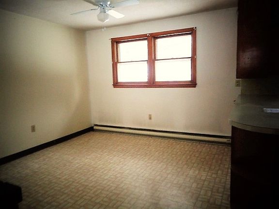 3rd image of 90 Mayflower Dr