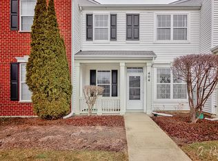 404 S Litchfield Dr, Round Lake, IL 60073