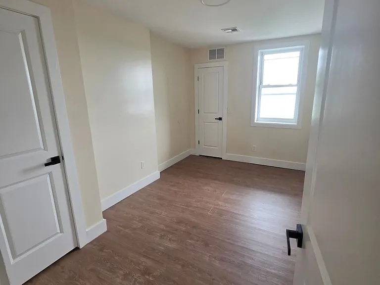 358-360 S Orange Ave #2R — Photo 2