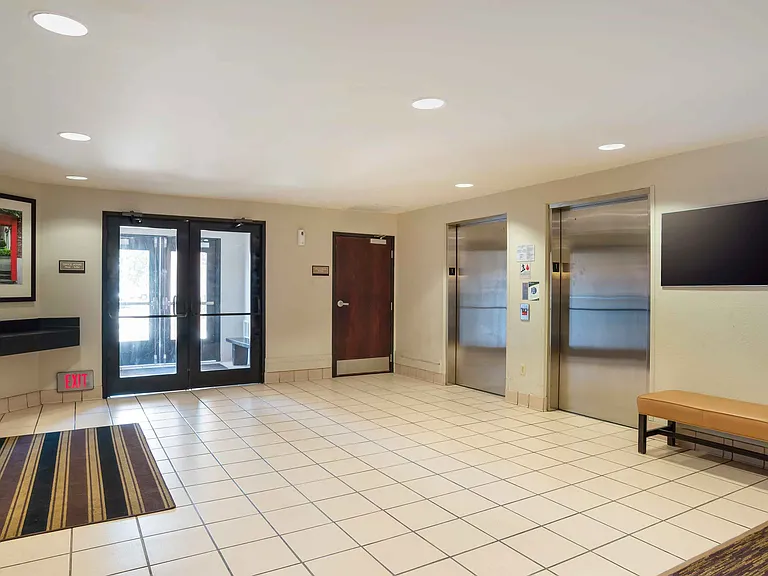 Lobby and Guest Check-in