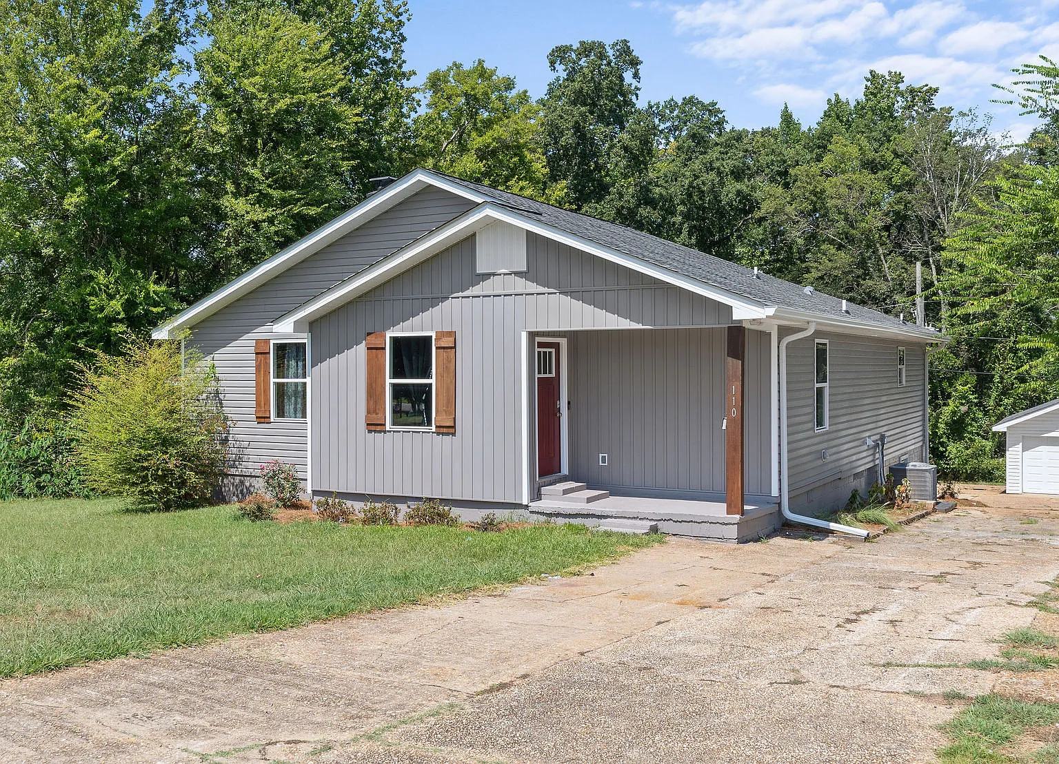 5 bed, 2372 sqft, $4,050 — Photo 4