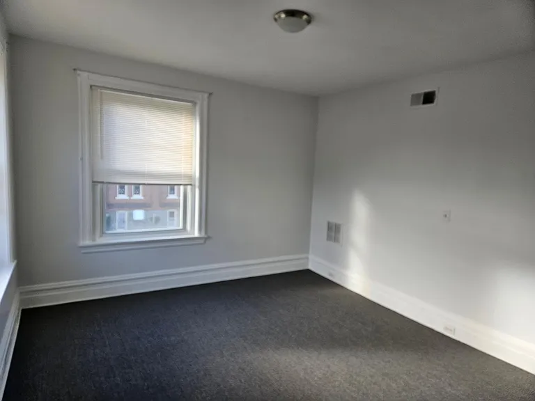 145 E North St — Photo 3