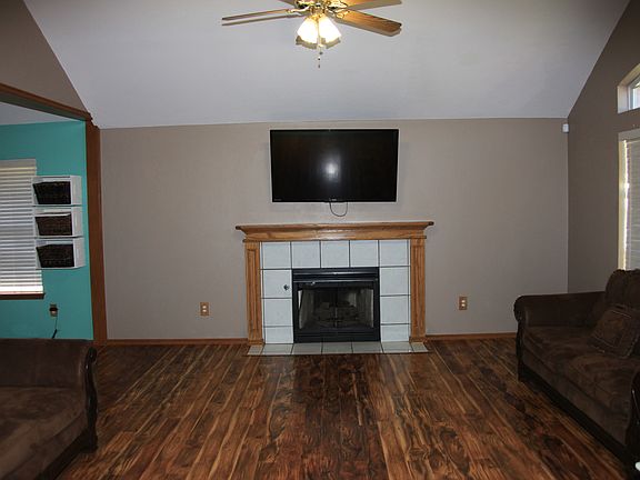 5th image of 1128 S Silver Dr
