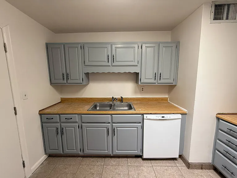 1325 N Venice Ave — Photo 15
