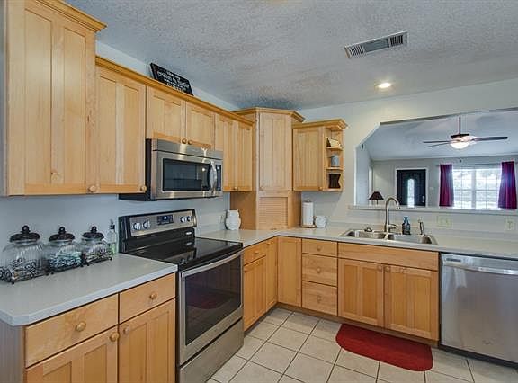 5th image of 719 Becky Ln
