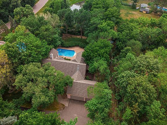 4th image of 4902 Woodhurst Ln