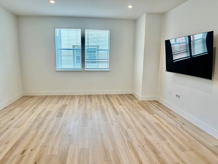 2933 Lamory Pl #113 — Photo 12