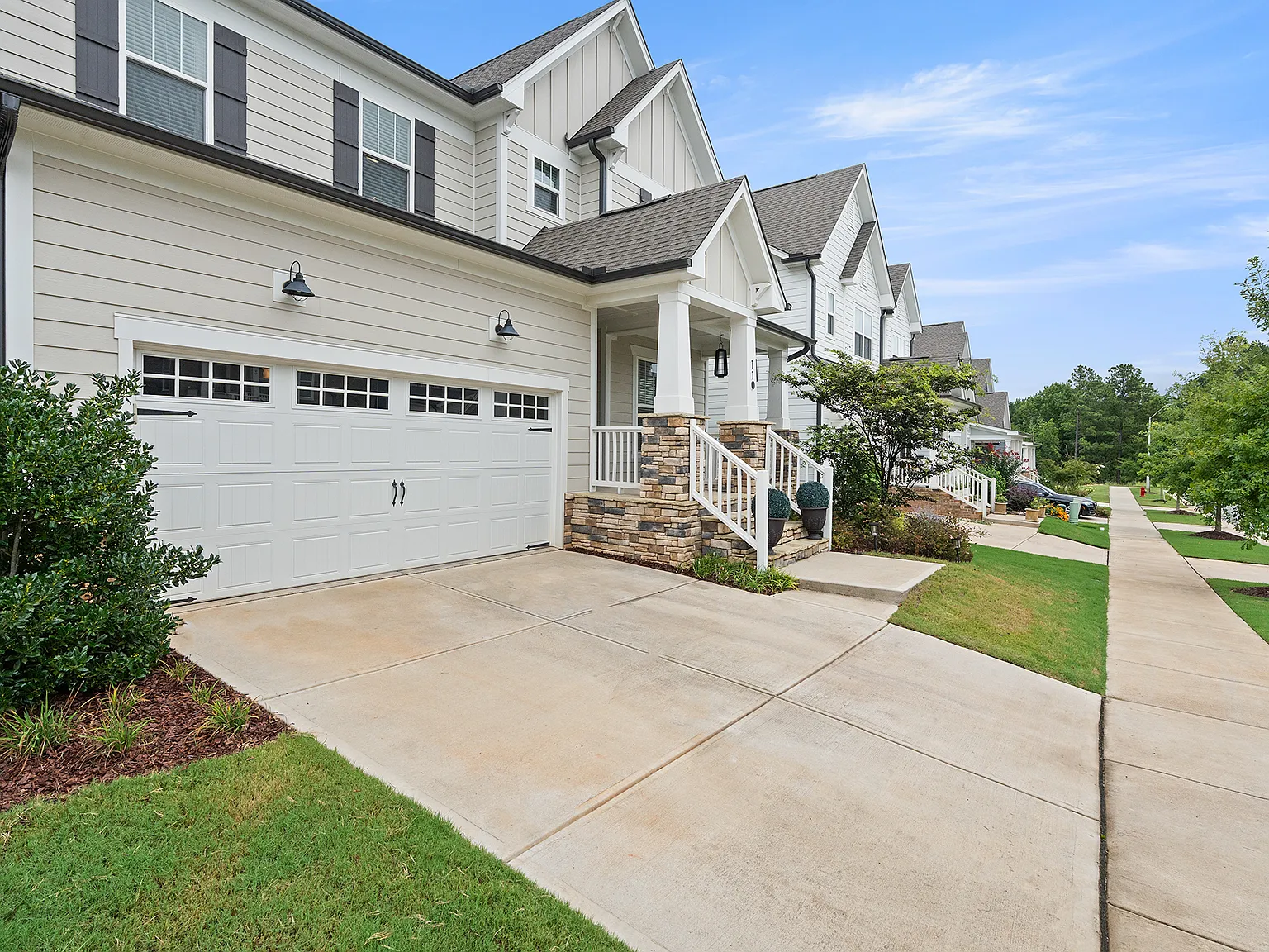 5 bed, 2986 sqft, $3,800 — Photo 3
