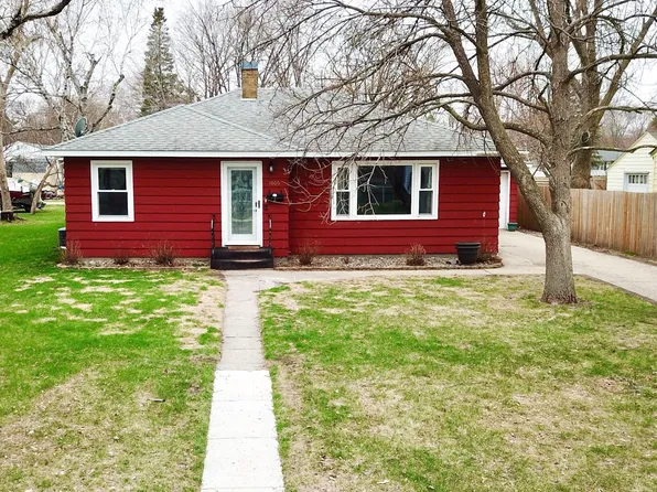1606 Cedar St, Alexandria, MN 56308