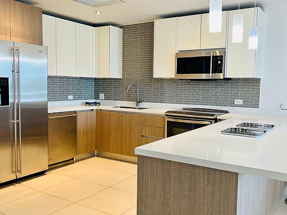 2nd image of 25 Munoz Rivera Avenue Bahia Plz #807