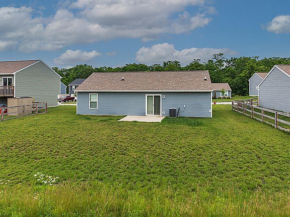 4th image of 605 Summer Pointe Dr