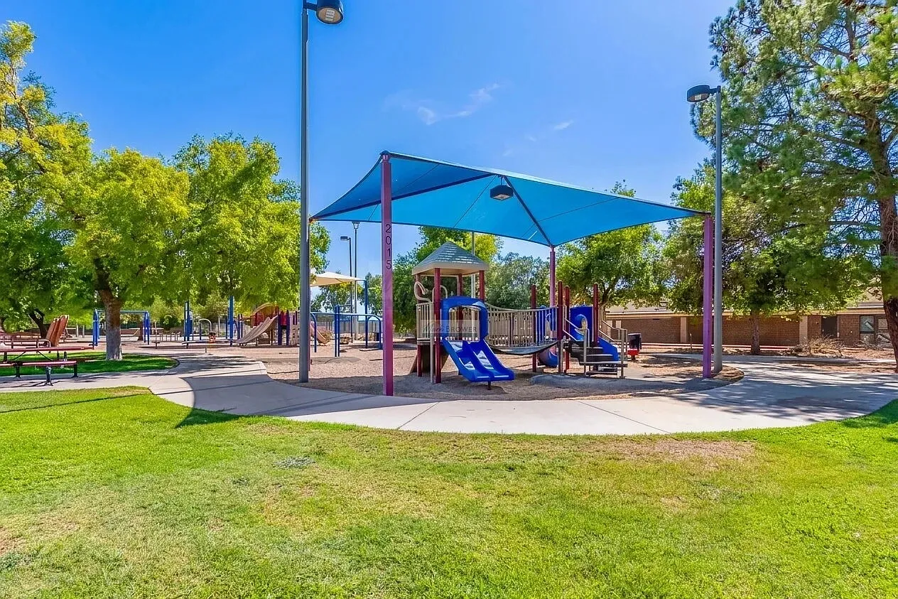 2 bed, 1.0 bath, 1020 sqft, $1,650 — Photo 1