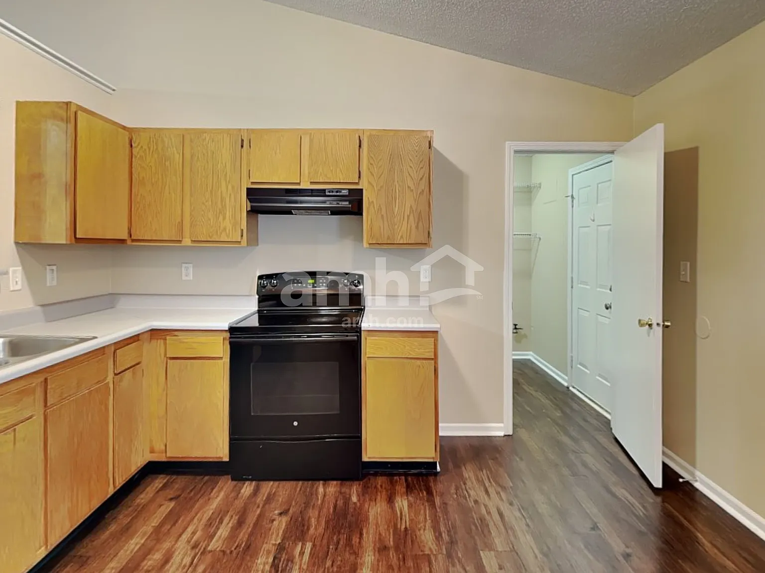 3 bed, 2.0 bath, 1394 sqft, $1,865 — Photo 4