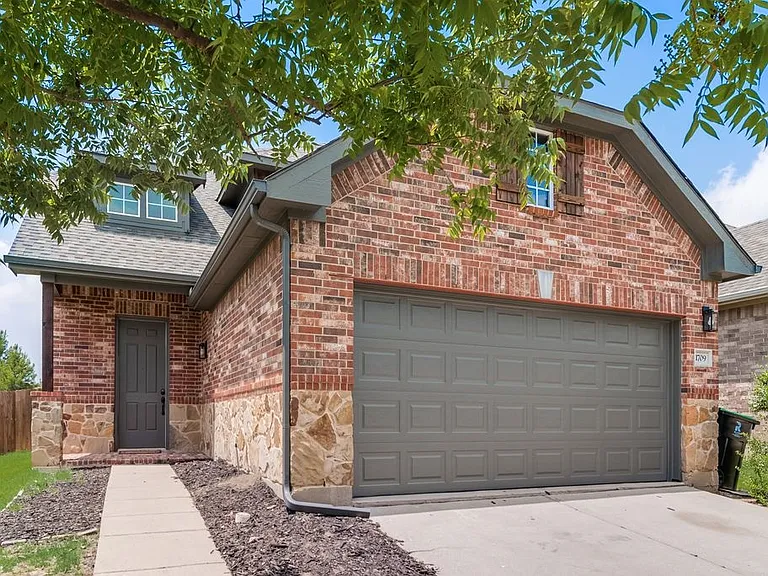 1709 Belton Dr — Photo 3