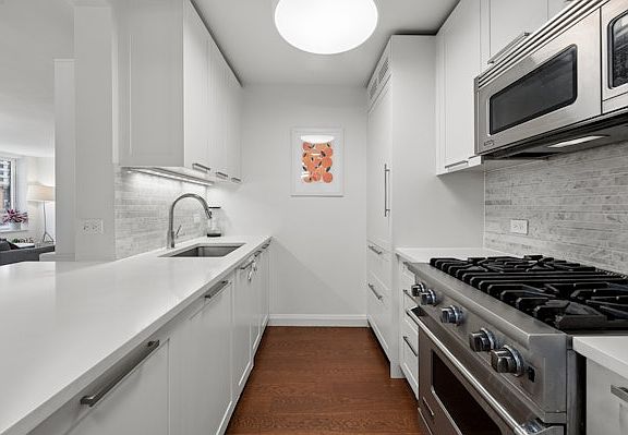 5th image of 200 E 94th St APT 522