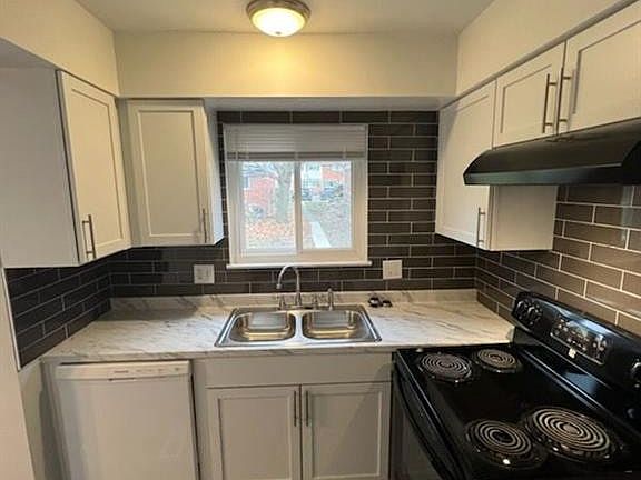 3rd image of 3056 Wolverine Dr