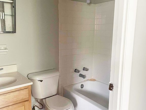 3rd image of 3033 Clifton Ave APT 13