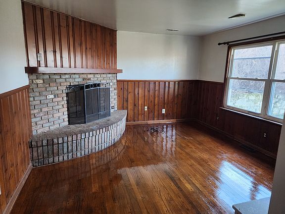 3rd image of 1 Woodsview Hts