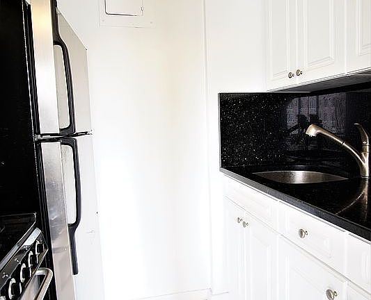 5th image of 175 W 12th St APT 10A