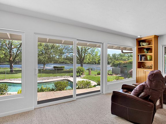 3rd image of 3555 Riverview Dr