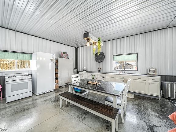 3rd image of 7561 Rockwood Rd