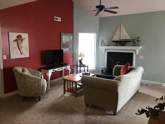 5th image of 421 Harbour Pt APT 302