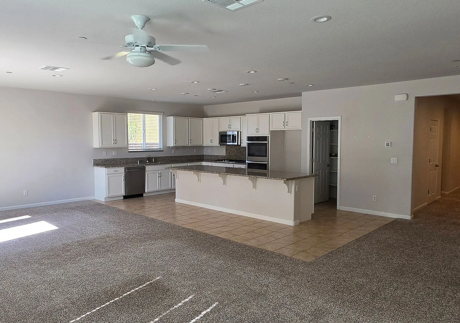 Stunning Single-Level Home in Valley Glen! — Photo 3
