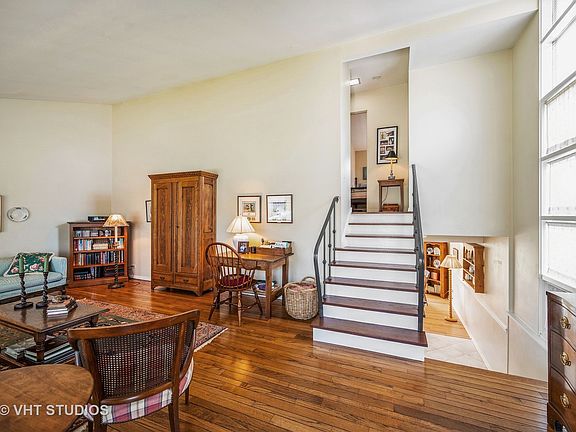 2nd image of 286 Crestwood Vlg