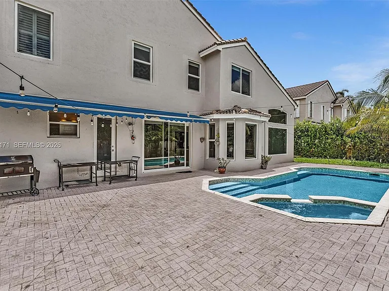 3433 SW 52nd Ct — Photo 4