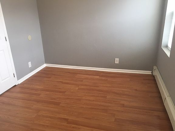 3rd image of 294 Midland Ave